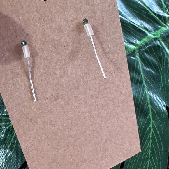 BOGO ORANGE METAL BUTTERFLY EARRINGS - Picture 4 of 4